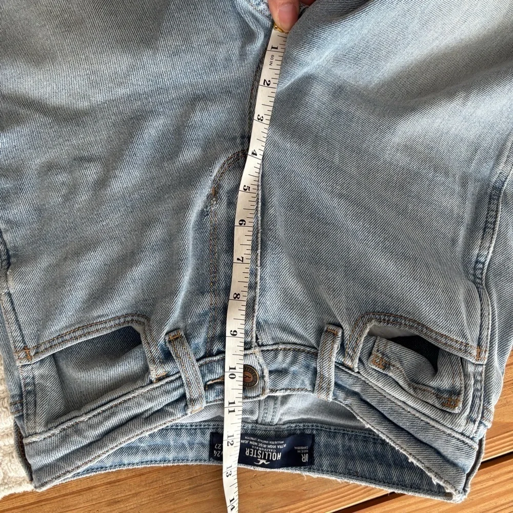 Hollister Ultra High Rise Mom jean Size 0